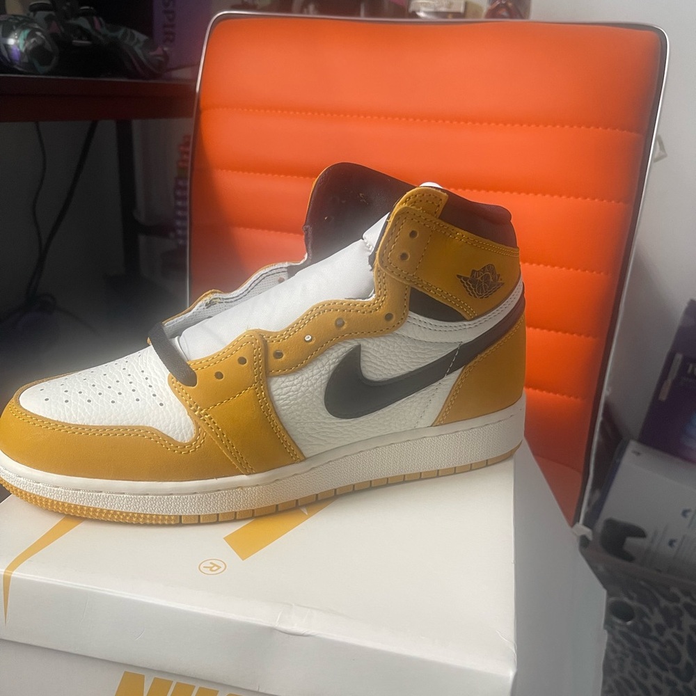 Nike Air Jordan 1 High White Yellow Black
